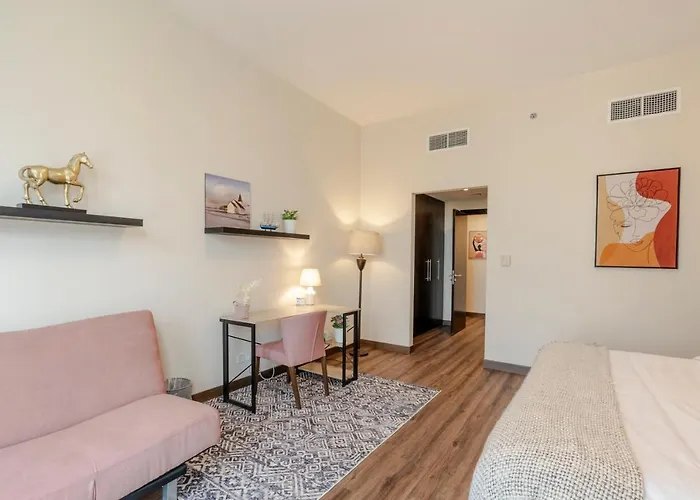 Beautiful Huge 2 Bed Room