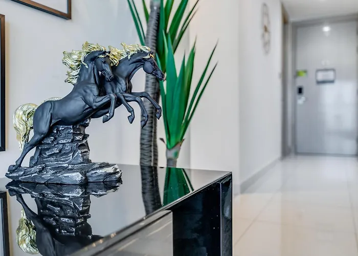 Globalstay Damac Towers By Paramount Business Bay Apartments