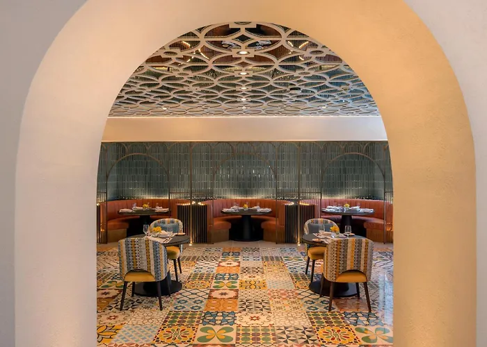 Avani Plus Palm View Dubai Hotel & Suites, Vereinigte Arabische Emirate