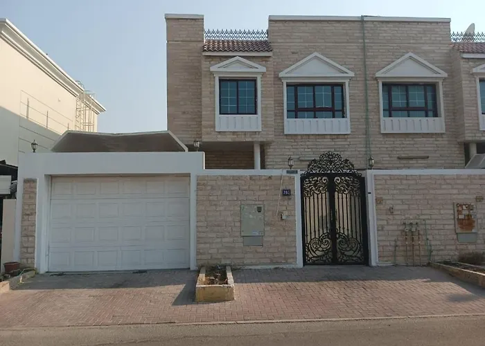 Deluxe Villa Rooms Near Airport