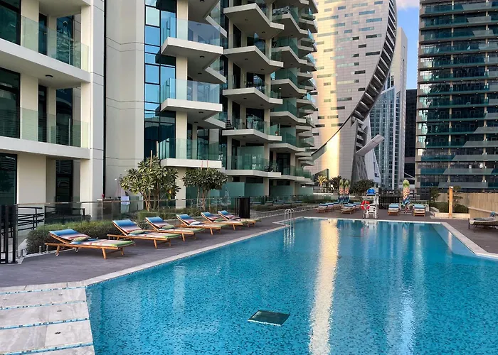 Simply Comfort Vacation Homes Rental In Missoni Top Floor With Sea, Canal And Burj Khalifa Views