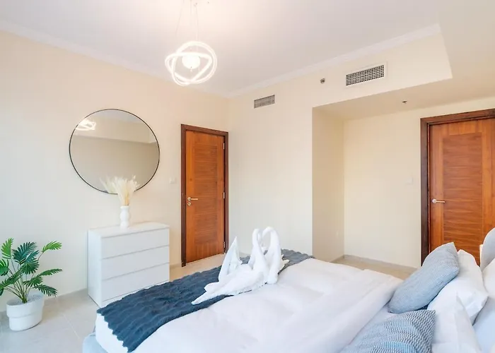 Luxury Waterfront Marina Stay Dubai, United Arab Emirates
