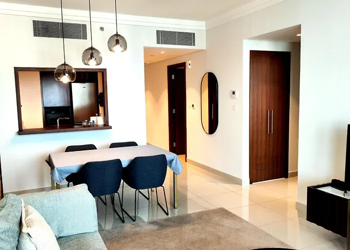 " Luxury Stay In Downtown Dubai - Stunning Views & Prime Location !