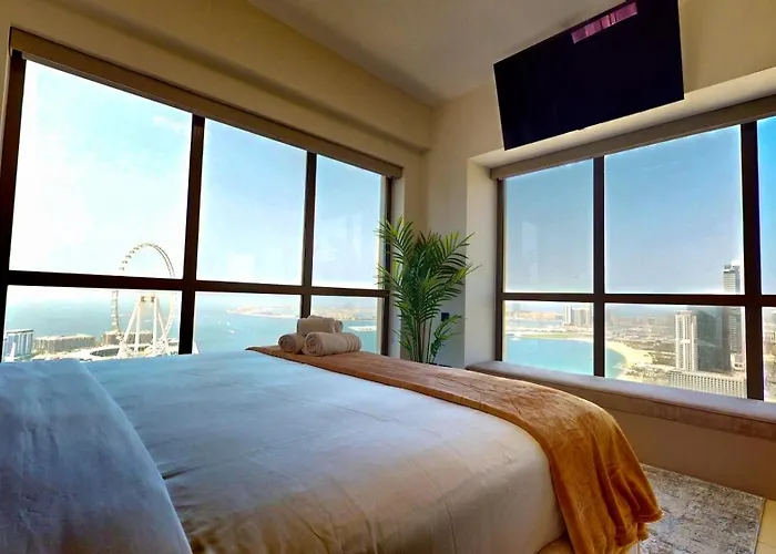 Amazing Views Dubai Eye & Palm
