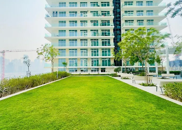 Marina Skyline View & Dubai Harbour Beachfront