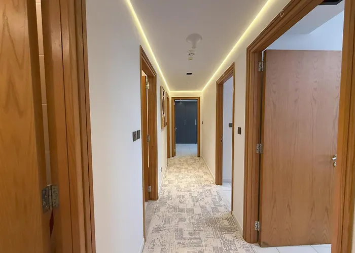 Trinity Holiday Homes - Sheikh Zayed Road Right Next To Financial Center Metro Station Exit 1 Dubai, United Arab Emirates