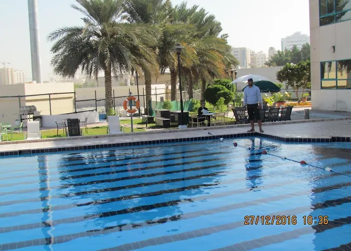 بيت شباب دبي