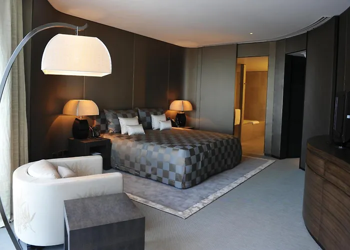 Armani Hotel Dubai, Burj Khalifa
