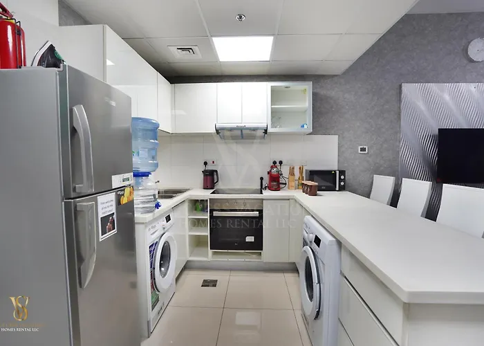 Success Luxury Apartment: Beachside Living with Daily Housekeeping