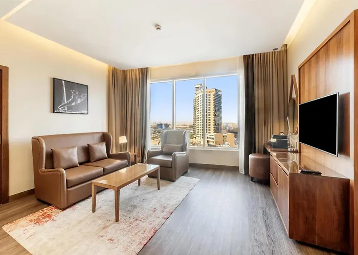 Radisson Blu Hotel, Dubai Canal View